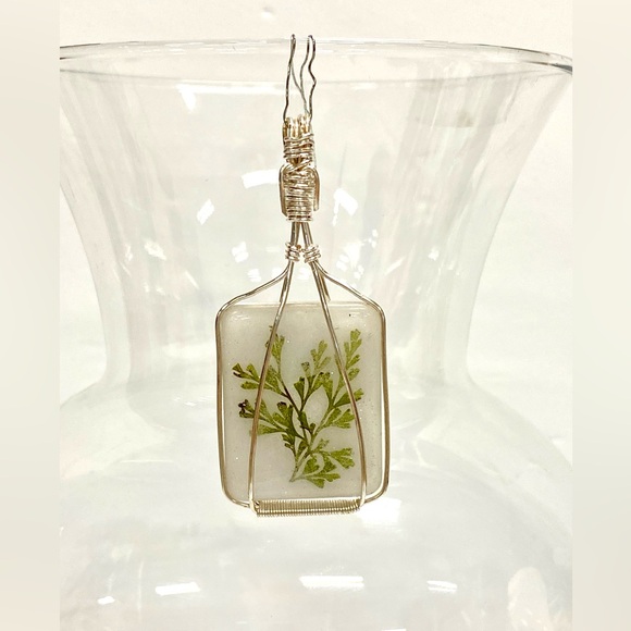 HANDMADE Wire Wrapped Resin Art Fern Cabochon Statement Pendant - Picture 6 of 10